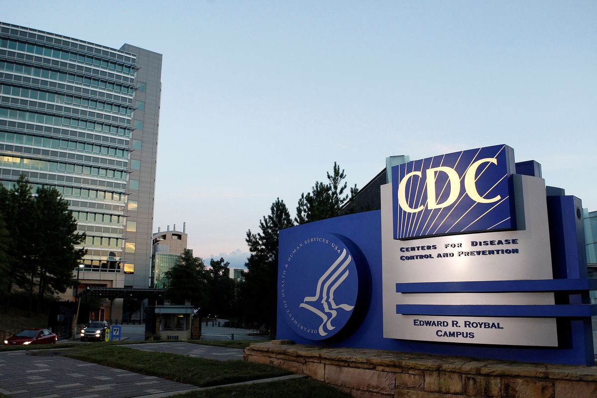 Laut CDC müssen ungeimpfte ausländische Reisende unter 18 Jahren bei der Ankunft nicht unter Quarantäne gestellt werden