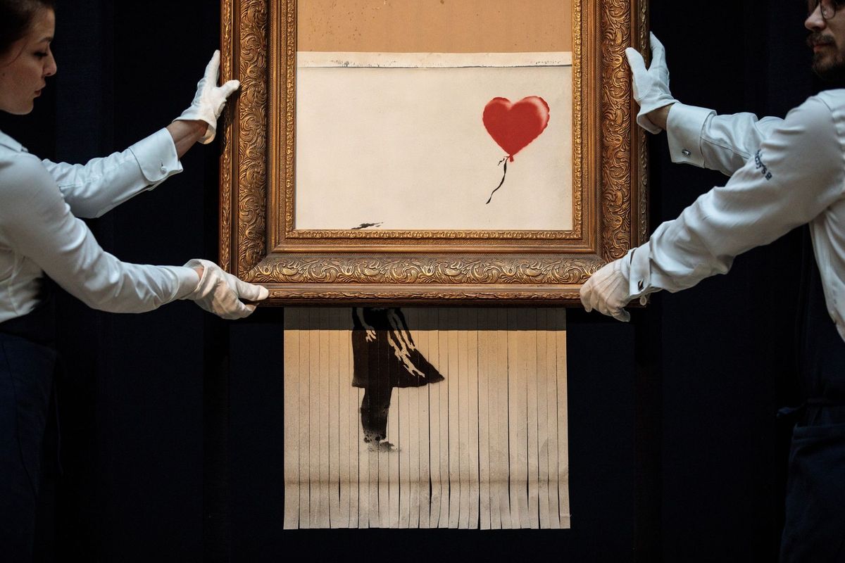 Banksy versuchte, seine Kunst zu zerstören, nachdem sie für 1,4 Millionen US-Dollar verkauft wurde. Die geschredderte Version kostete gerade 25,4 Millionen US-Dollar.