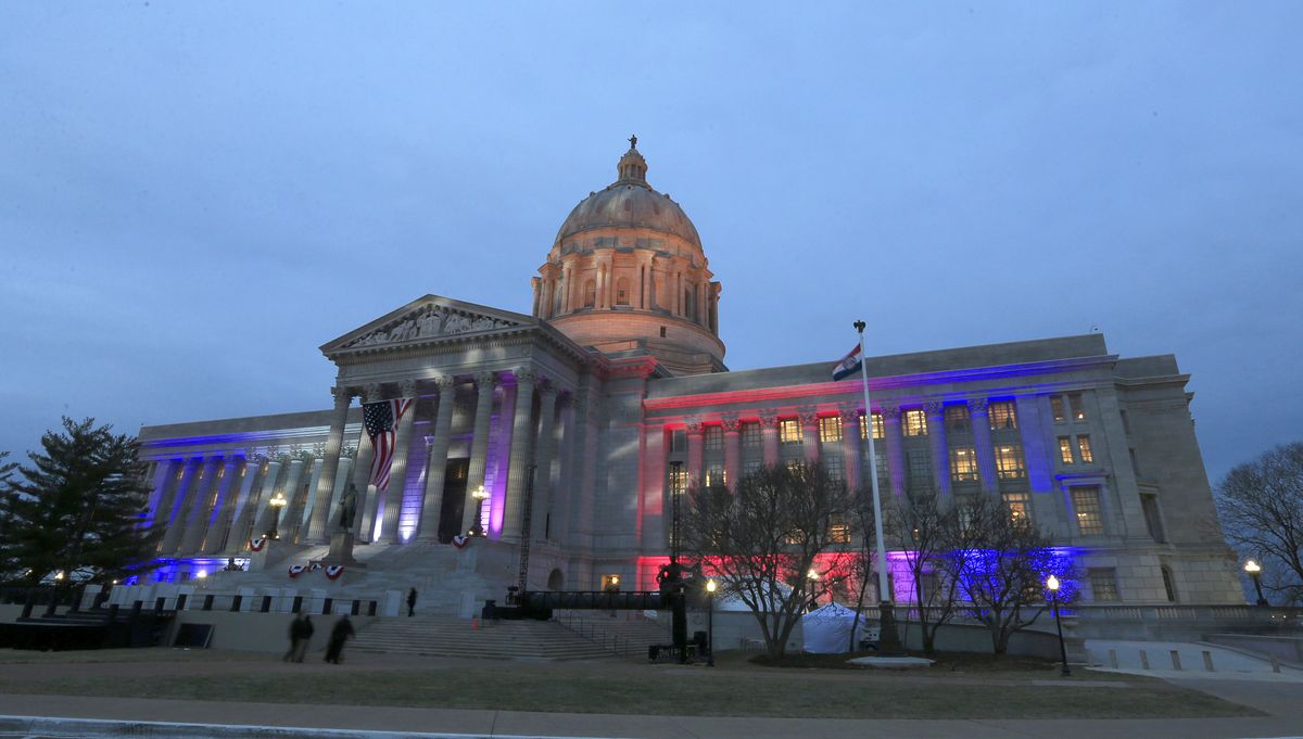 Im Kapitol von Missouri wurde eine LGBT-Geschichte ausgestellt. Ein Mitarbeiter eines Gesetzgebers beschwerte sich, und es verschwand.