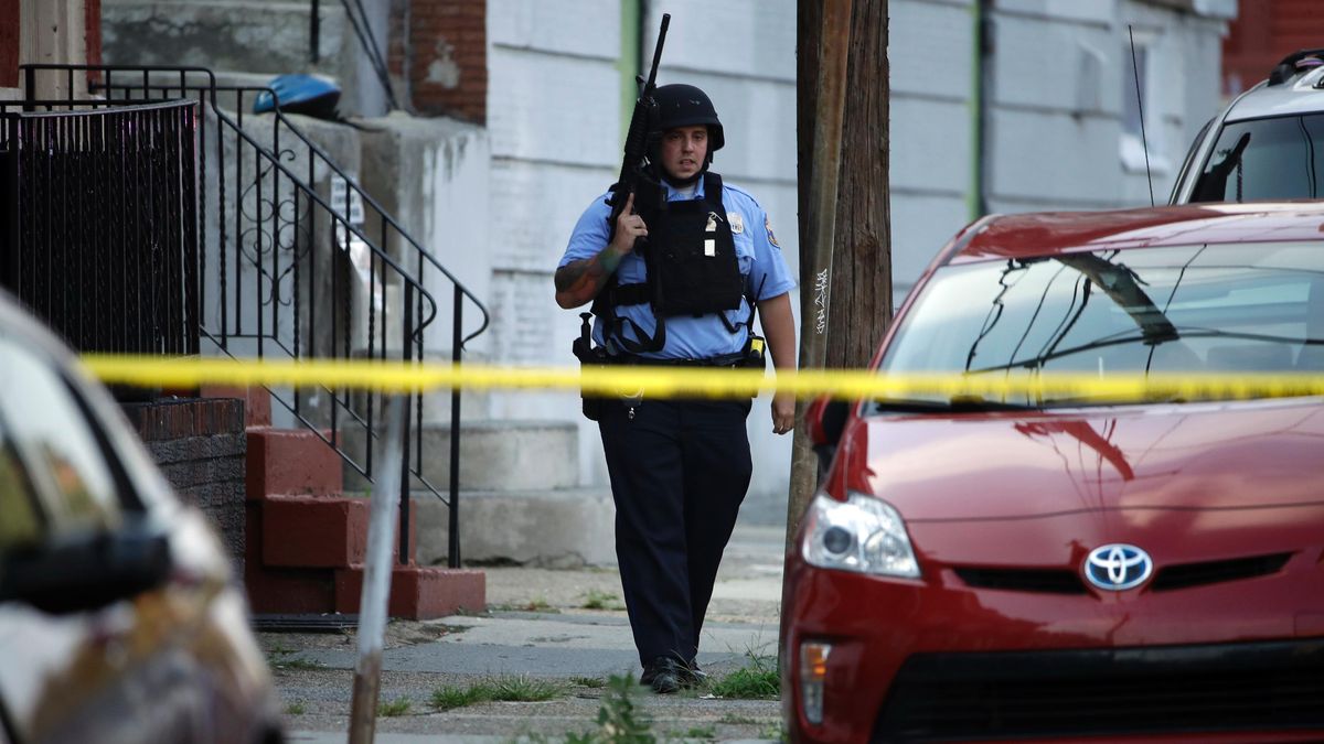 Der Staatsanwalt von Philadelphia schreibt der Übergabe des Verdächtigen nach einer Pattsituation „brillante Polizeiarbeit“ zu