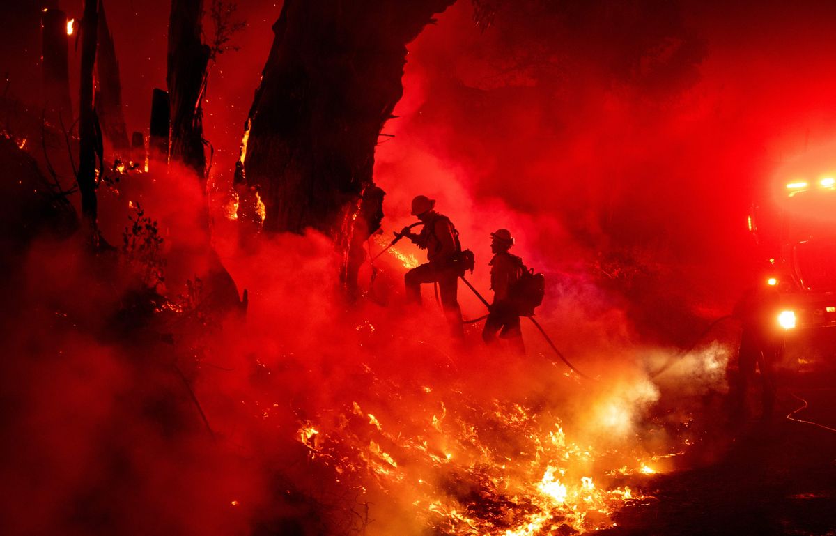 Kalifornien bereitet sich auf einen weiteren Tag mit „kritischem Feuerwetter“ vor, während ein neues Feuer wütet