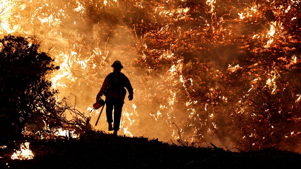 Der Feuerwehrbeamte warnt davor, dass ein massiver Waldbrand in Kalifornien an die Tür zum Lake Tahoe-Gebiet klopft