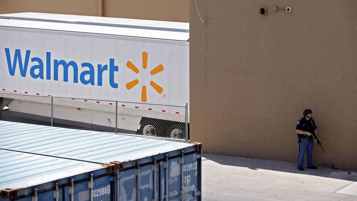 Walmart, Ort der jüngsten Schießereien, hat eine komplizierte Geschichte mit Waffen